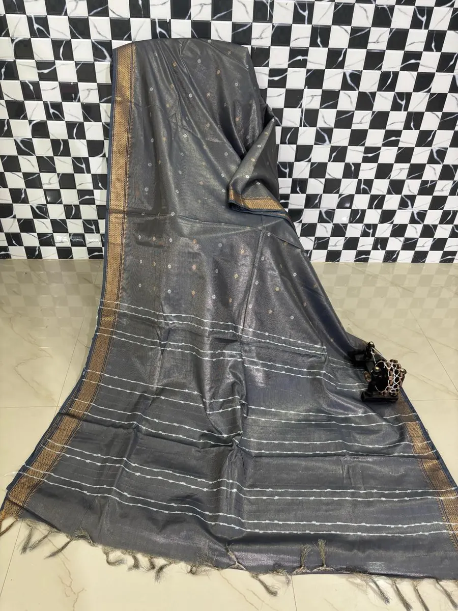 Soft Tissue Kota Saree with Small Jari Butis – Elegant Woven Design & Lightweight Drape